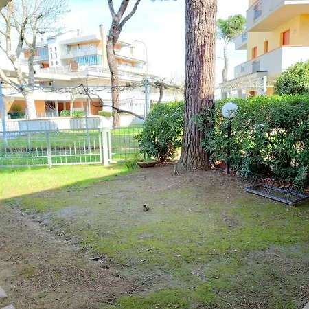 Holiday home Charming With Garden